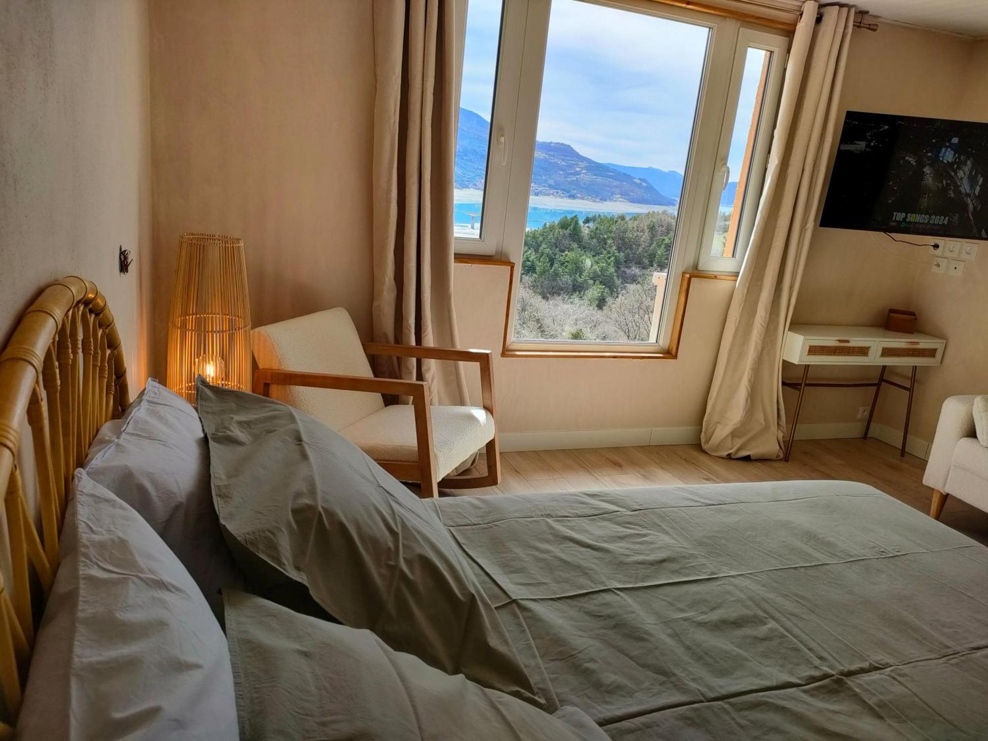 Le Cosy Du Plongeoir - T2 Neuf Avec Vue Sur Le Lac De Serre Poncon Et Grande Terrasse Avec Jardin Savines Exterior photo